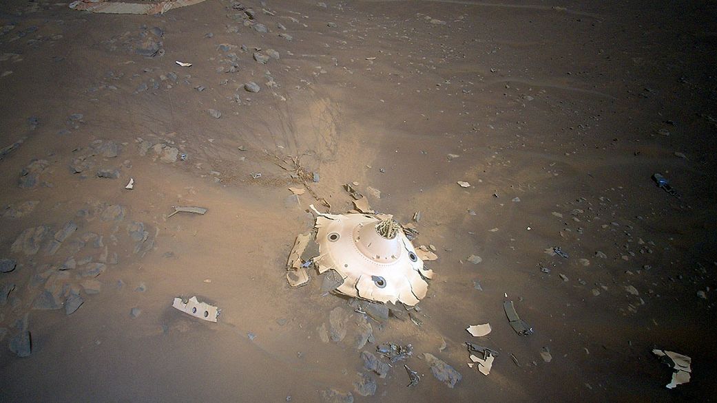Trosky na Marsu. Helikoptéra vyfotila následky „sedmi minut hrůzy“